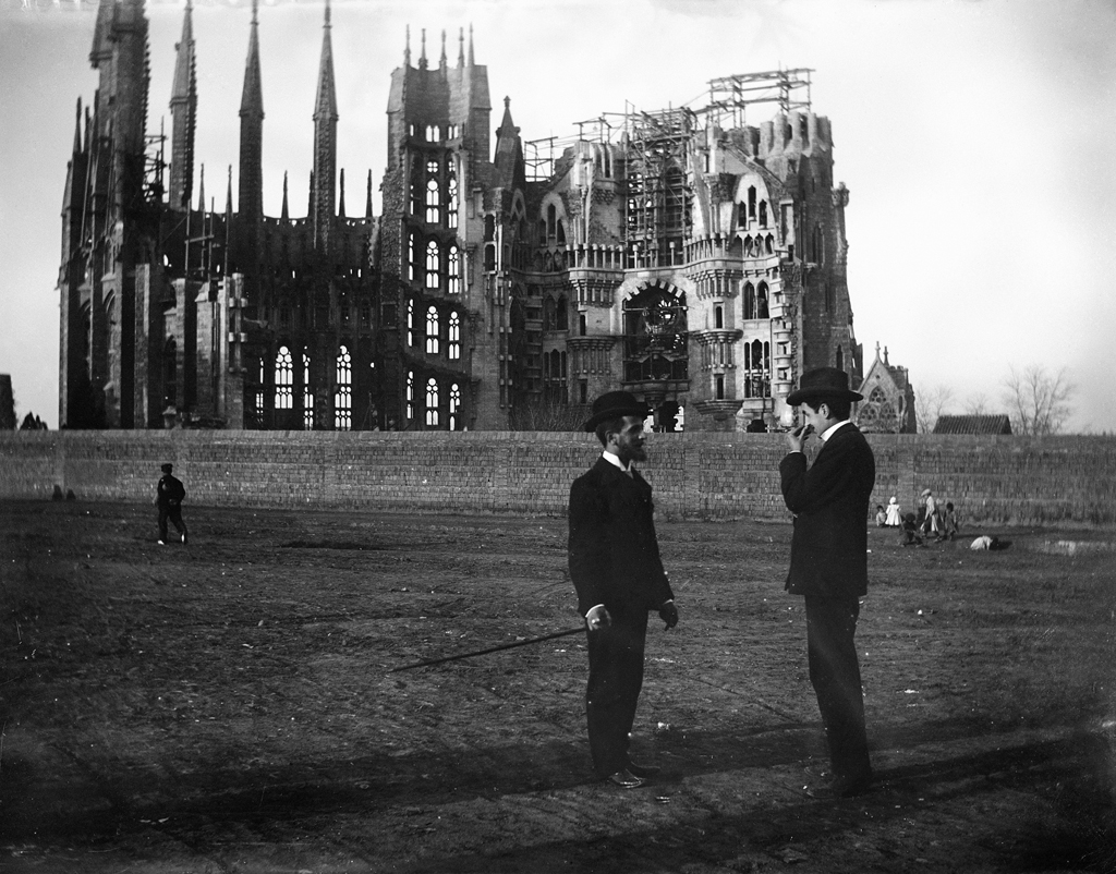 Baldomer_Gili_Roig._La_Sagrada_Família,_1905_Copia_moderna_del_negatiu_original_de_vidre