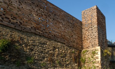 medieval-wall-modern