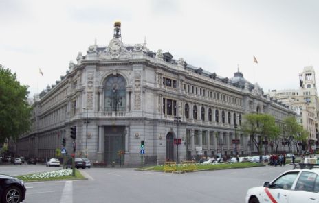 El edificio del Banco de España de Madrid con el C.B.A. a la derecha.