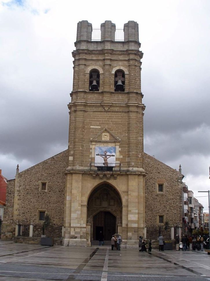 Iglesia de Santa María. El chapitel que coronaba su torre fue destruido por un incendio en 1894